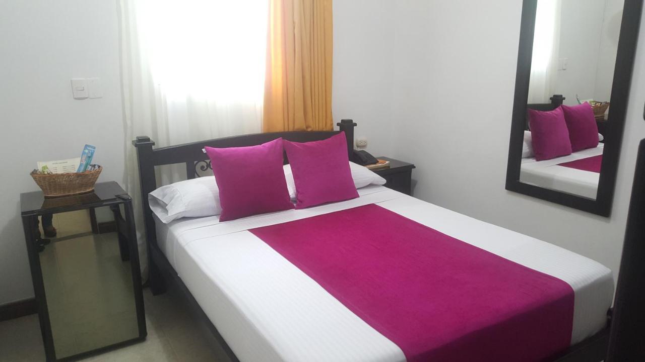 Hotel Colonial Pereira Bagian luar foto