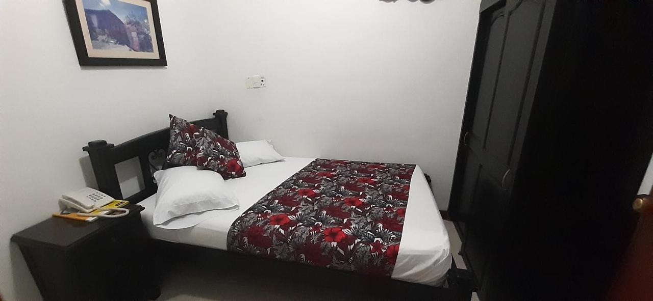 Hotel Colonial Pereira Bagian luar foto